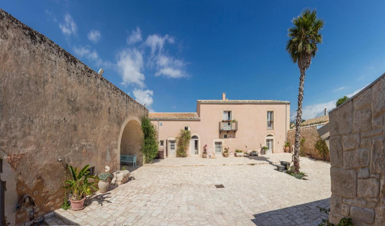 Гостевой дом Terre Di Cavalusi Relais Доннафугата Экстерьер фото