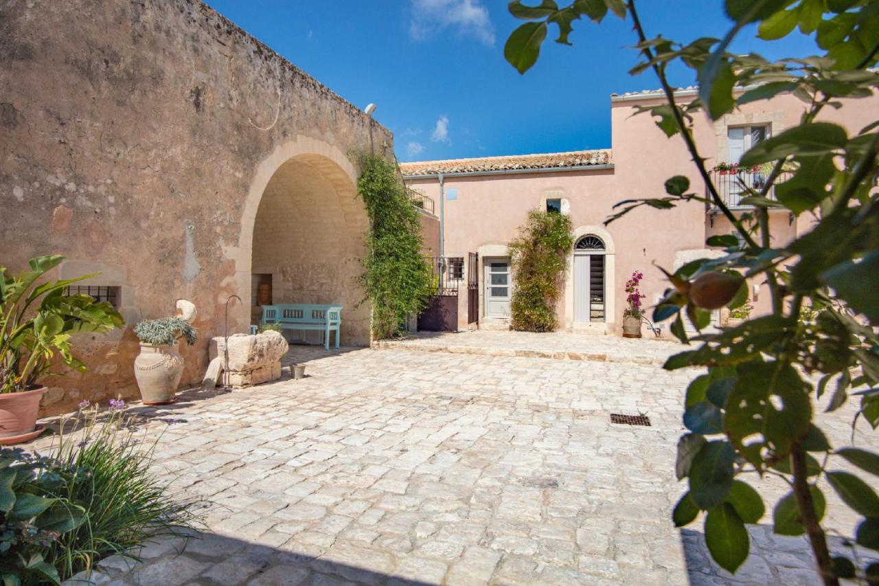Гостевой дом Terre Di Cavalusi Relais Доннафугата Экстерьер фото